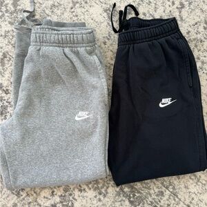 2 pairs Nike Sportswear Club Fleece
Joggers size large
